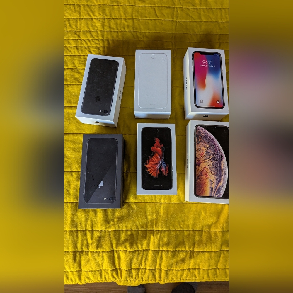Apple iPhones Empty Boxes Lot Of 6 With 4 Earbuds